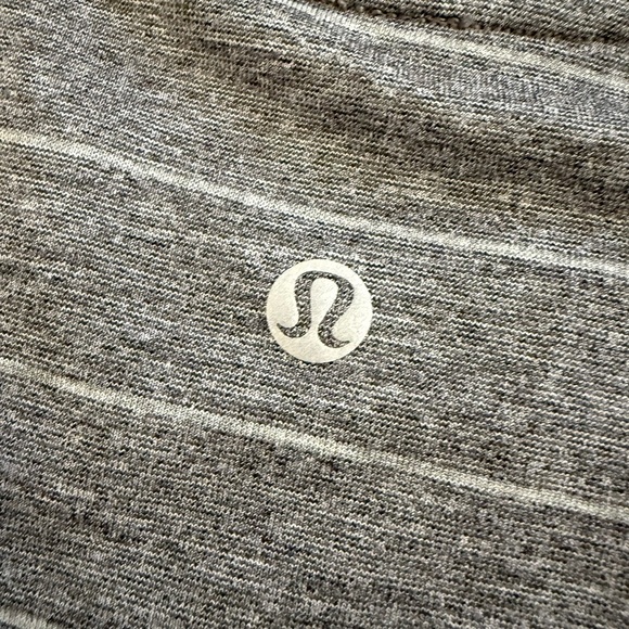 Lululemon Men’s Short Sleeve Shirt Grey with Stripes - Picture 6 of 9